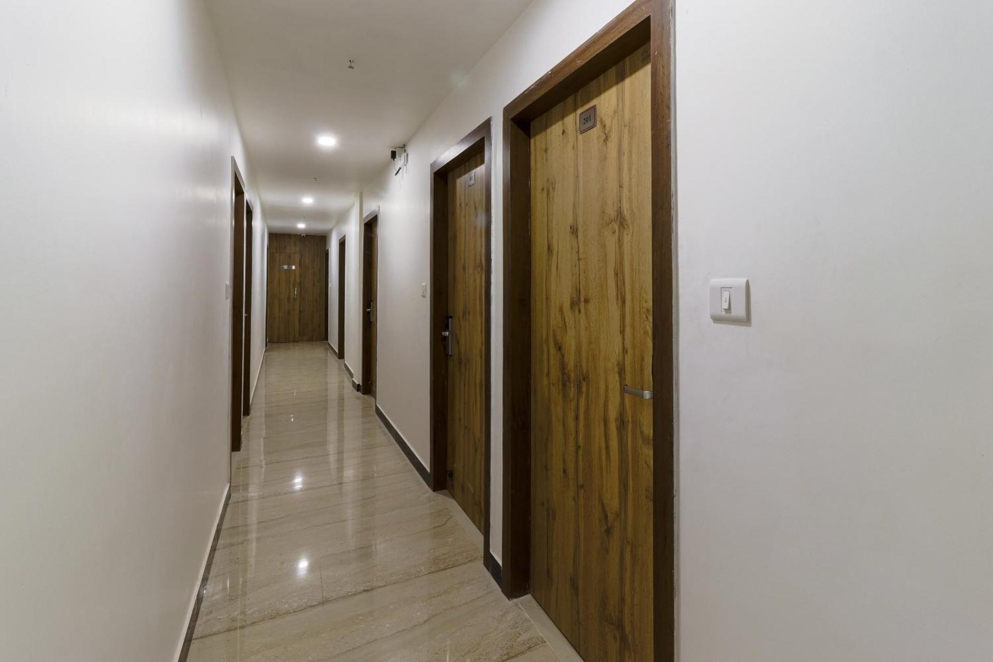 Bijnaur Hotel O Vrindavan Inn Near Lulu Mall מראה חיצוני תמונה