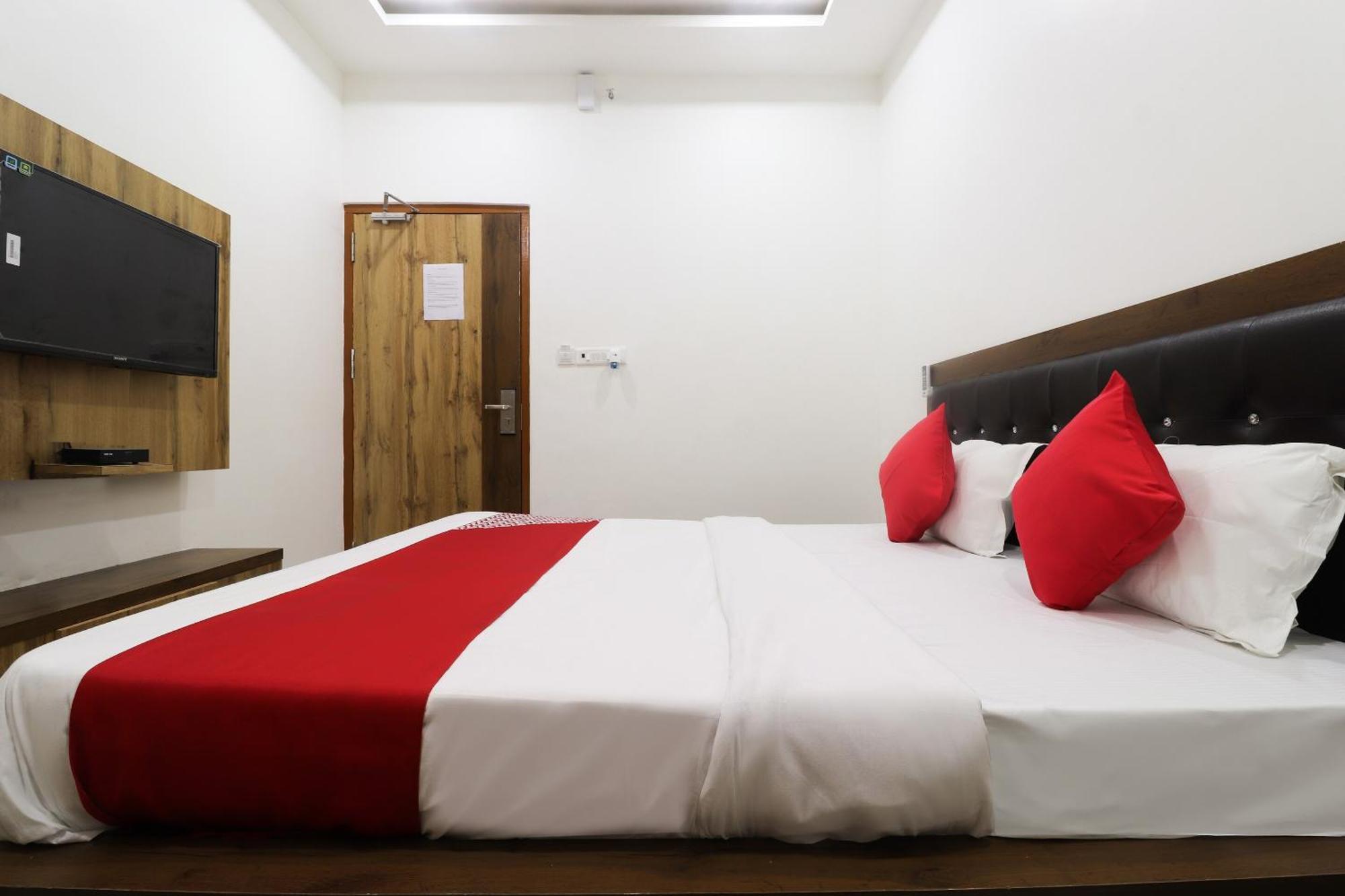 Bijnaur Hotel O Vrindavan Inn Near Lulu Mall מראה חיצוני תמונה