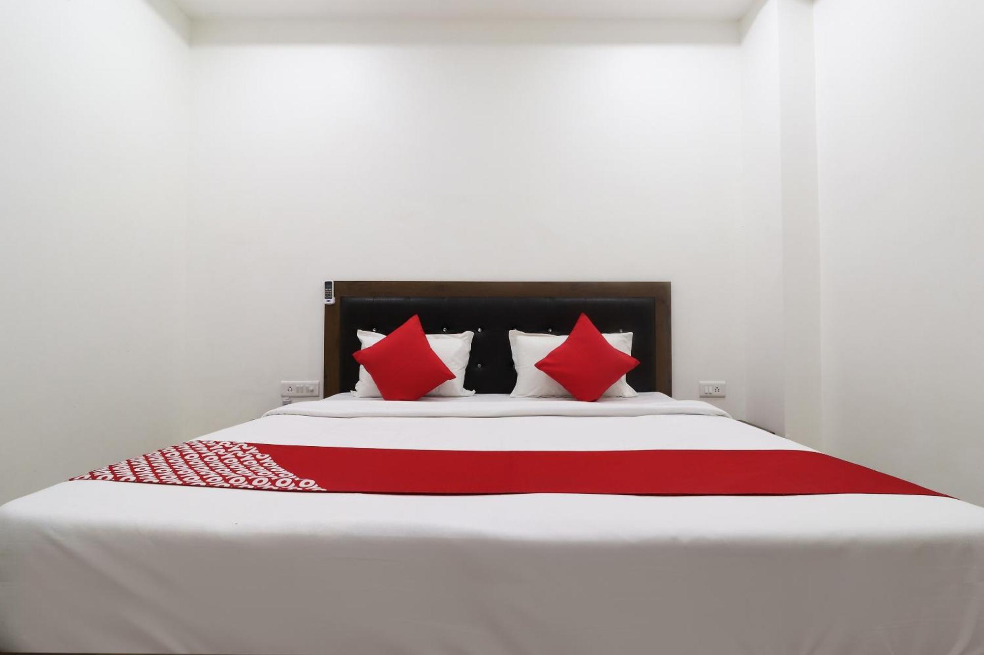 Bijnaur Hotel O Vrindavan Inn Near Lulu Mall מראה חיצוני תמונה